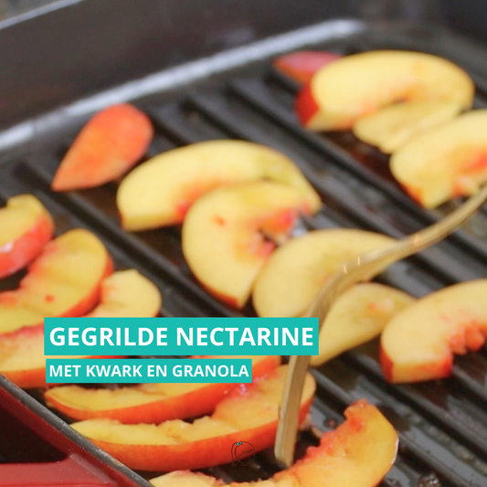 Gegrilde nectarines met kwark en granola